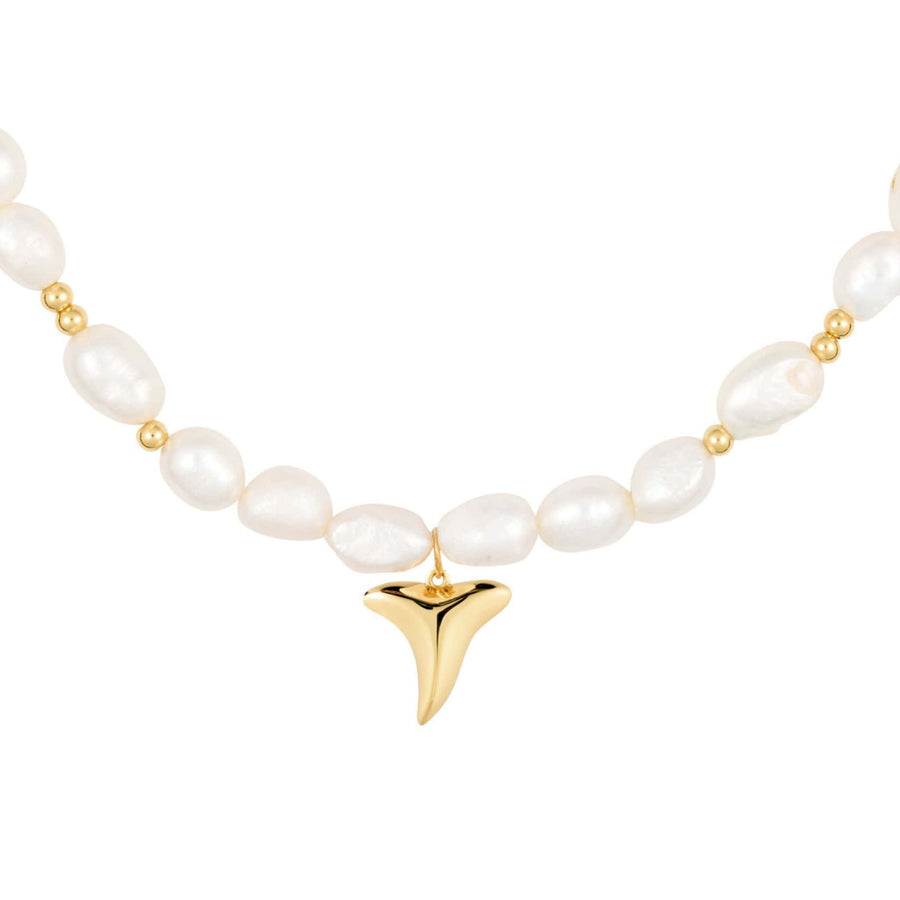 shark tooth pearl necklace in gold