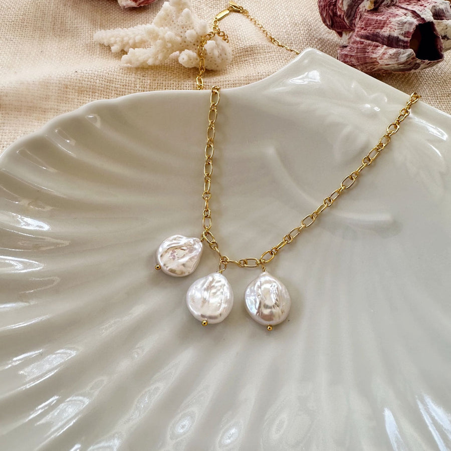 three pearls gold necklace